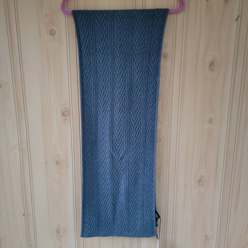Theory Cashwool Ritten Scarf - Picture 4 of 8